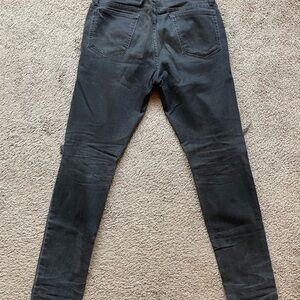 Ripped skinny jeans
